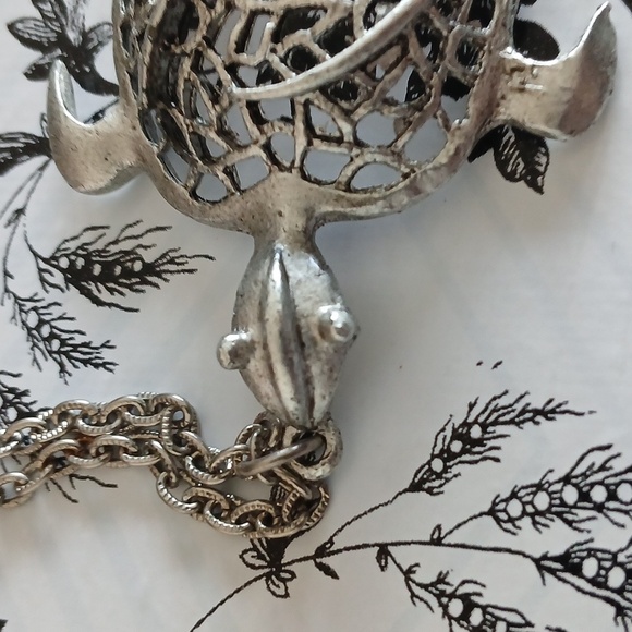 Vintage Silvertone Animal Eclectic Whimsical Turtle Pendant Necklace - Picture 9 of 11